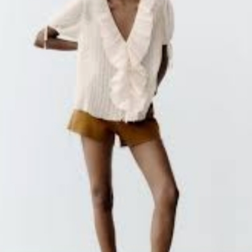 New Zara Plisse Cream Blouse - Picture 3 of 10
